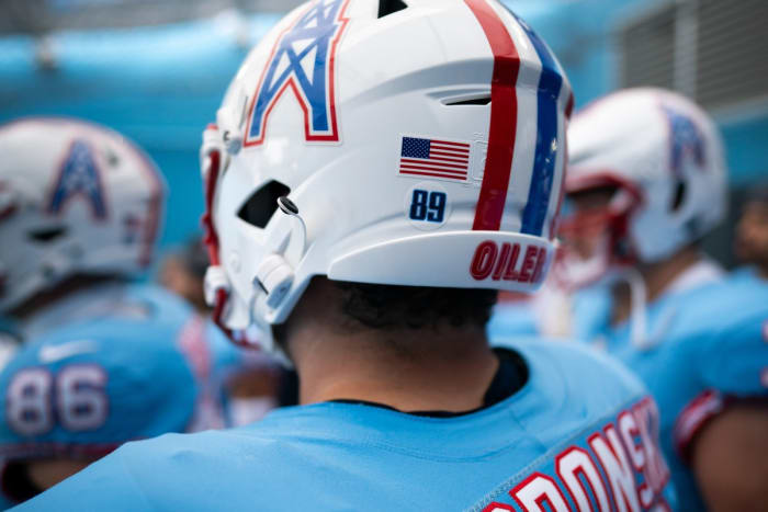 Tennessee Titans offensive tackle Peter Skoronski (77) wears a sticker on his helmet honoring Frank Wycheck. (USA TODAY Sports)